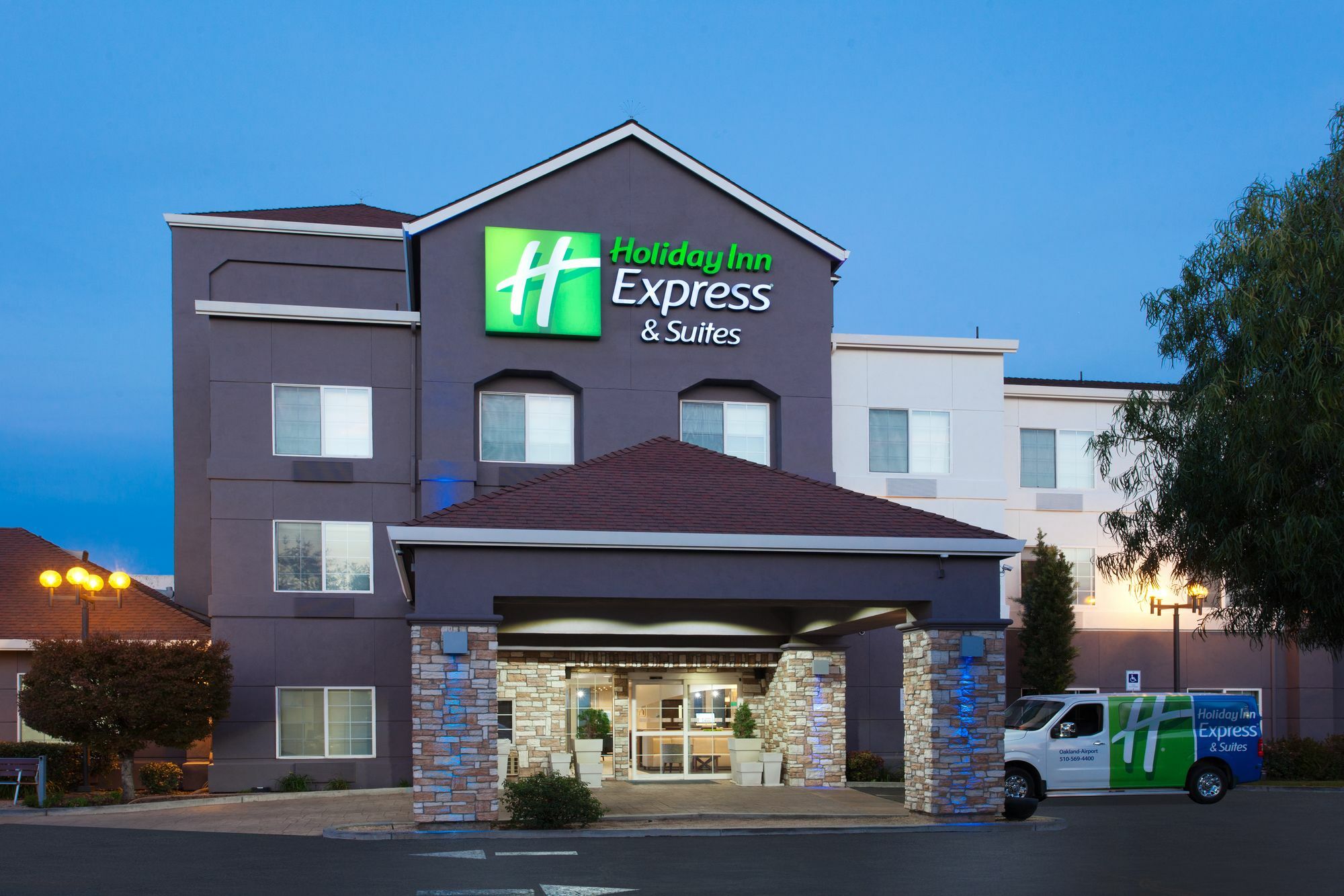 Holiday Inn Express & Suites Oakland - Airport, An Ihg Hotel Exterior photo